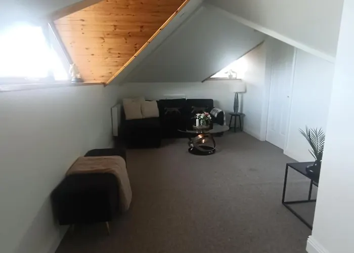 Mount Bolton Apartment *